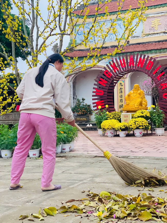 Chùa Đống Cao (Thanh Hóa) - Khoá tu cuối năm: Lễ tất niên và phát quà tết Bính Ngọ.