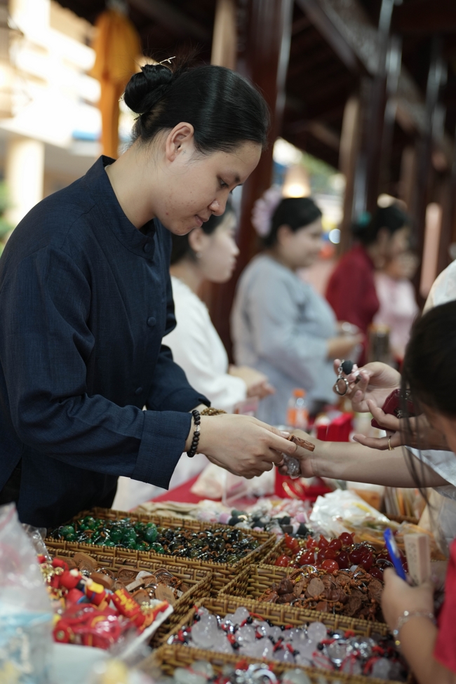 Khai bút đầu xuân và lễ Giao Thừa mừng Xuân Bính Ngọ 2026 - Chùa Hoằng Pháp