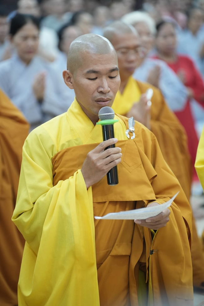 Khai bút đầu xuân và lễ Giao Thừa mừng Xuân Bính Ngọ 2026 - Chùa Hoằng Pháp