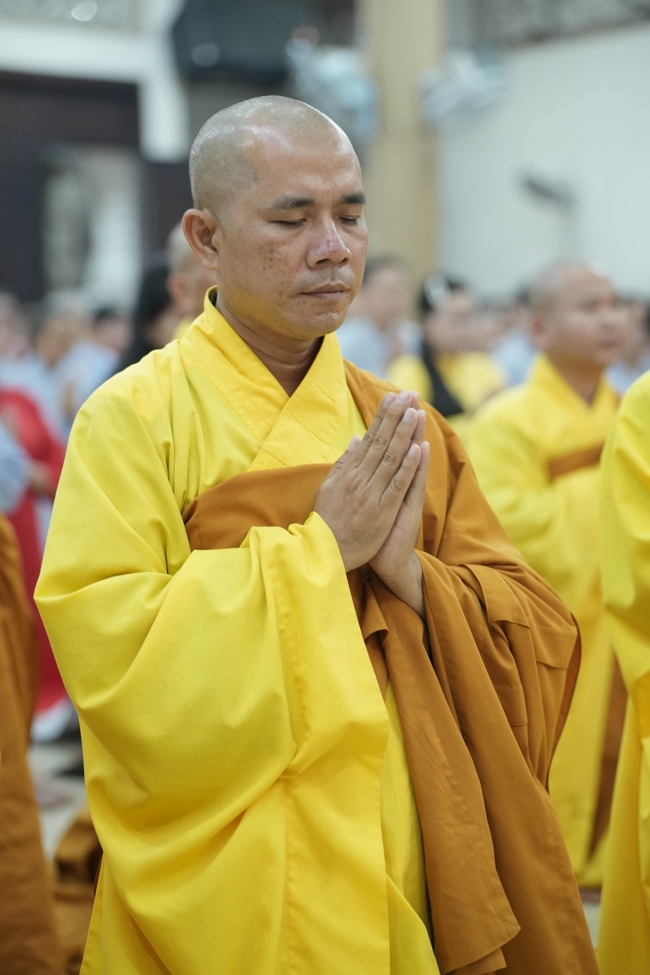 Khai bút đầu xuân và lễ Giao Thừa mừng Xuân Bính Ngọ 2026 - Chùa Hoằng Pháp