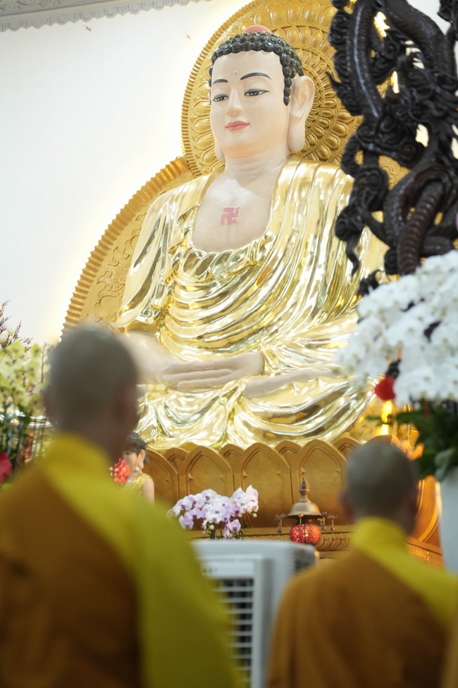 Khai bút đầu xuân và lễ Giao Thừa mừng Xuân Bính Ngọ 2026 - Chùa Hoằng Pháp