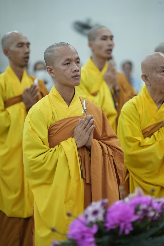 Khai bút đầu xuân và lễ Giao Thừa mừng Xuân Bính Ngọ 2026 - Chùa Hoằng Pháp