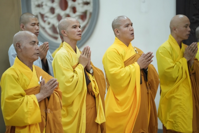 Khai bút đầu xuân và lễ Giao Thừa mừng Xuân Bính Ngọ 2026 - Chùa Hoằng Pháp