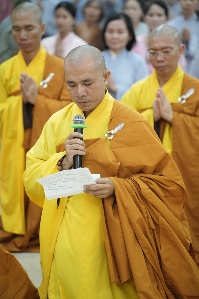 Khai bút đầu xuân và lễ Giao Thừa mừng Xuân Bính Ngọ 2026 - Chùa Hoằng Pháp