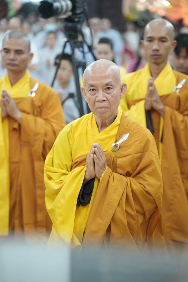 Khai bút đầu xuân và lễ Giao Thừa mừng Xuân Bính Ngọ 2026 - Chùa Hoằng Pháp