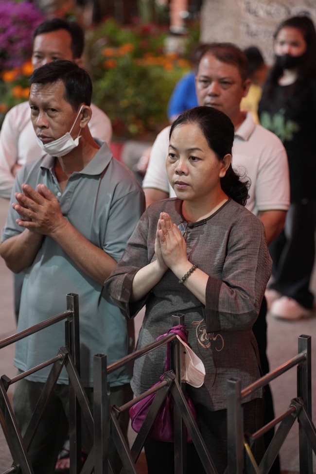 Khai bút đầu xuân và lễ Giao Thừa mừng Xuân Bính Ngọ 2026 - Chùa Hoằng Pháp