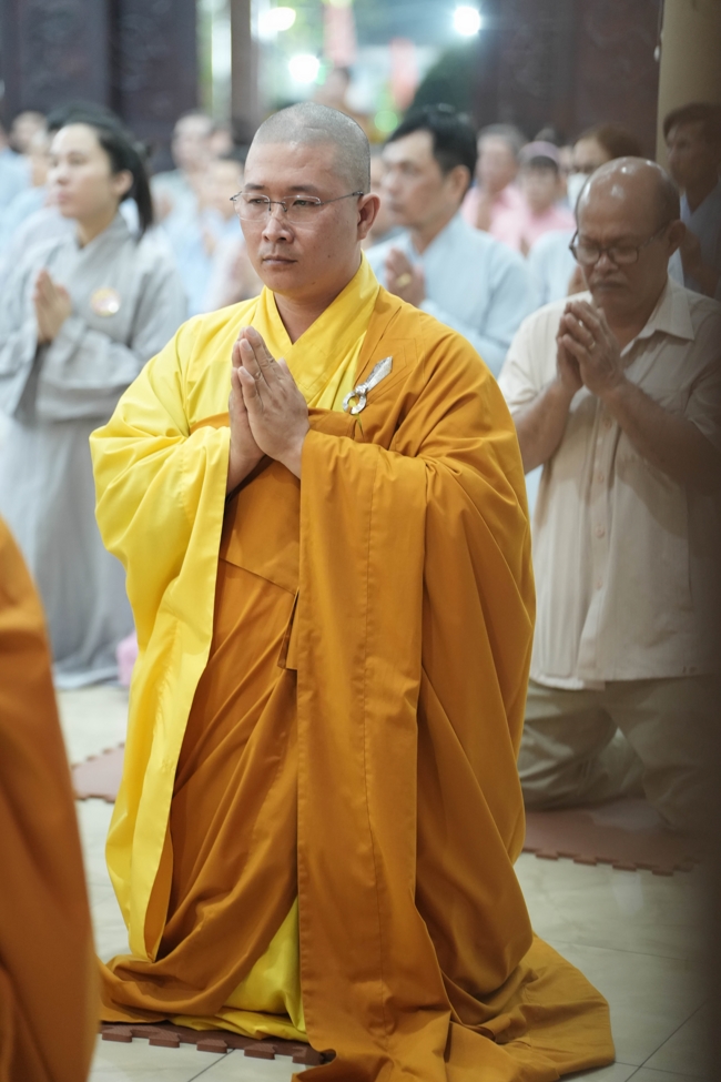 Khai bút đầu xuân và lễ Giao Thừa mừng Xuân Bính Ngọ 2026 - Chùa Hoằng Pháp