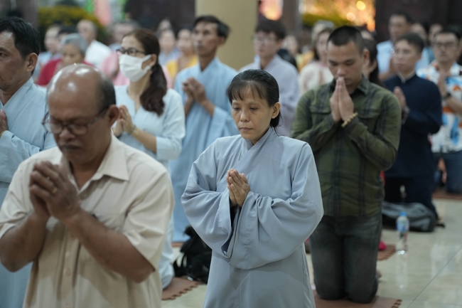 Khai bút đầu xuân và lễ Giao Thừa mừng Xuân Bính Ngọ 2026 - Chùa Hoằng Pháp