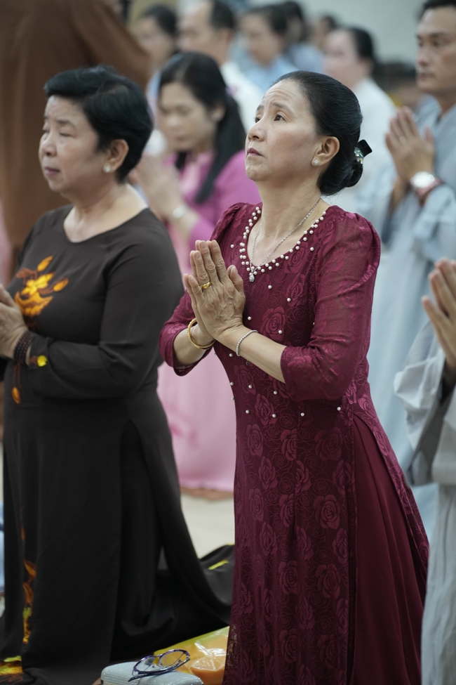 Khai bút đầu xuân và lễ Giao Thừa mừng Xuân Bính Ngọ 2026 - Chùa Hoằng Pháp