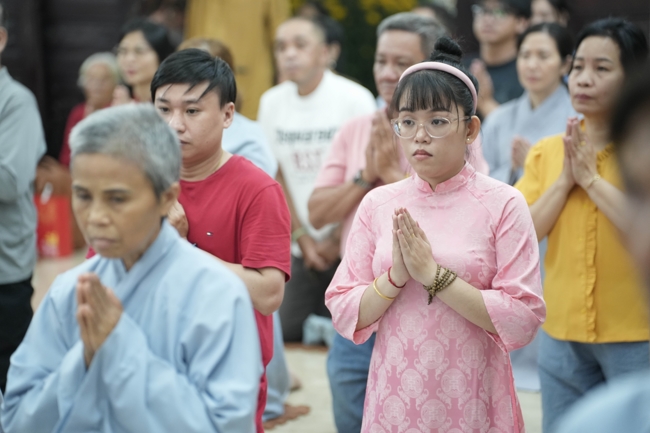 Khai bút đầu xuân và lễ Giao Thừa mừng Xuân Bính Ngọ 2026 - Chùa Hoằng Pháp