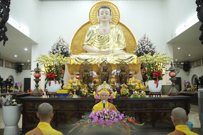 Khai bút đầu xuân và lễ Giao Thừa mừng Xuân Bính Ngọ 2026 - Chùa Hoằng Pháp