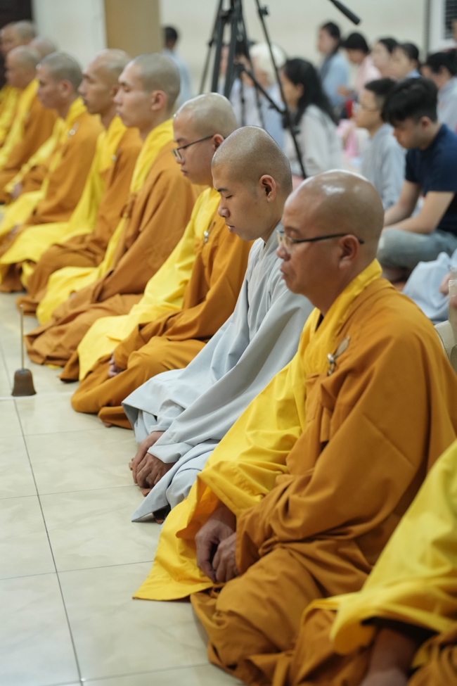 Khai bút đầu xuân và lễ Giao Thừa mừng Xuân Bính Ngọ 2026 - Chùa Hoằng Pháp