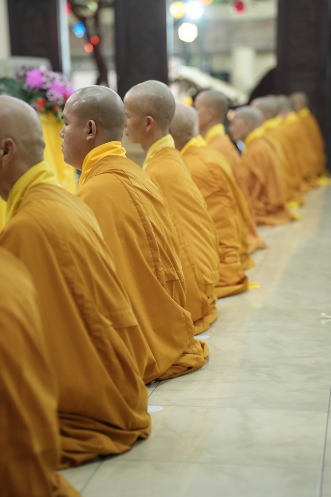 Khai bút đầu xuân và lễ Giao Thừa mừng Xuân Bính Ngọ 2026 - Chùa Hoằng Pháp