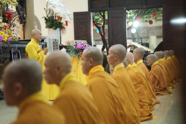 Khai bút đầu xuân và lễ Giao Thừa mừng Xuân Bính Ngọ 2026 - Chùa Hoằng Pháp