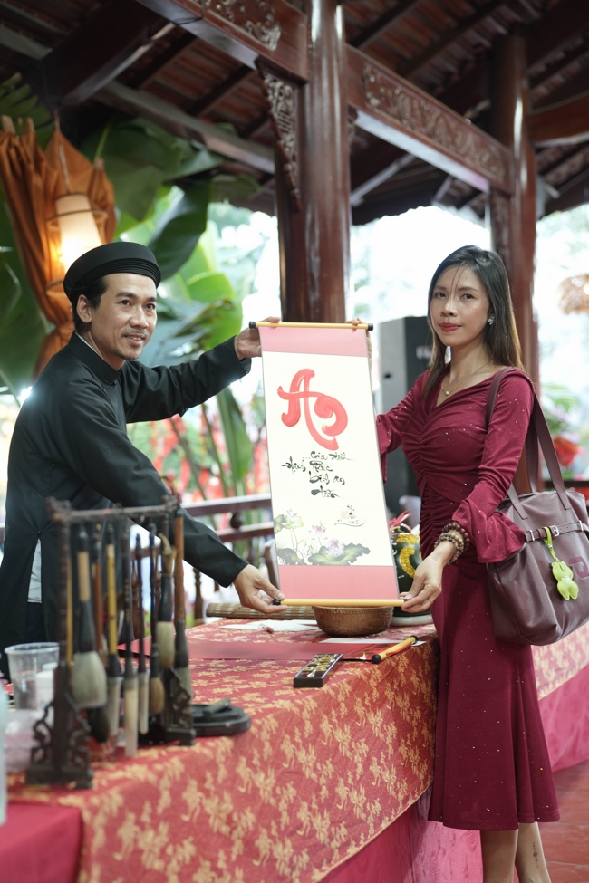 Khai bút đầu xuân và lễ Giao Thừa mừng Xuân Bính Ngọ 2026 - Chùa Hoằng Pháp