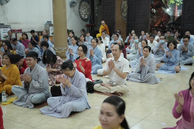 Khai bút đầu xuân và lễ Giao Thừa mừng Xuân Bính Ngọ 2026 - Chùa Hoằng Pháp