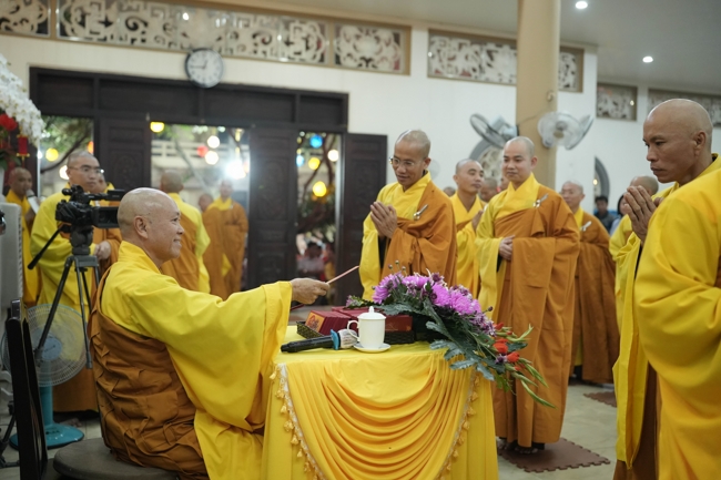 Khai bút đầu xuân và lễ Giao Thừa mừng Xuân Bính Ngọ 2026 - Chùa Hoằng Pháp