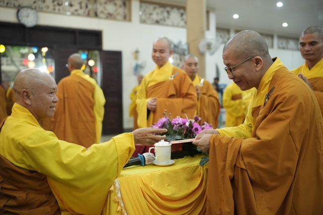 Khai bút đầu xuân và lễ Giao Thừa mừng Xuân Bính Ngọ 2026 - Chùa Hoằng Pháp