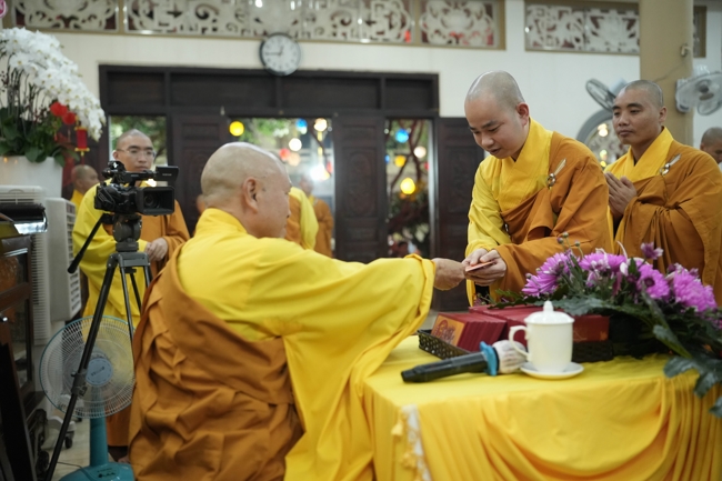 Khai bút đầu xuân và lễ Giao Thừa mừng Xuân Bính Ngọ 2026 - Chùa Hoằng Pháp