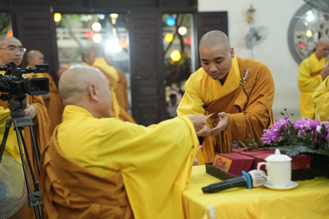 Khai bút đầu xuân và lễ Giao Thừa mừng Xuân Bính Ngọ 2026 - Chùa Hoằng Pháp