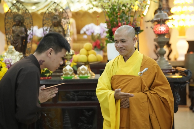 Khai bút đầu xuân và lễ Giao Thừa mừng Xuân Bính Ngọ 2026 - Chùa Hoằng Pháp