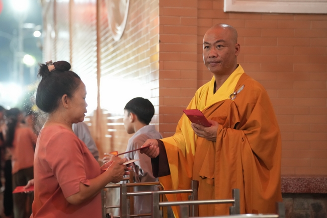 Khai bút đầu xuân và lễ Giao Thừa mừng Xuân Bính Ngọ 2026 - Chùa Hoằng Pháp