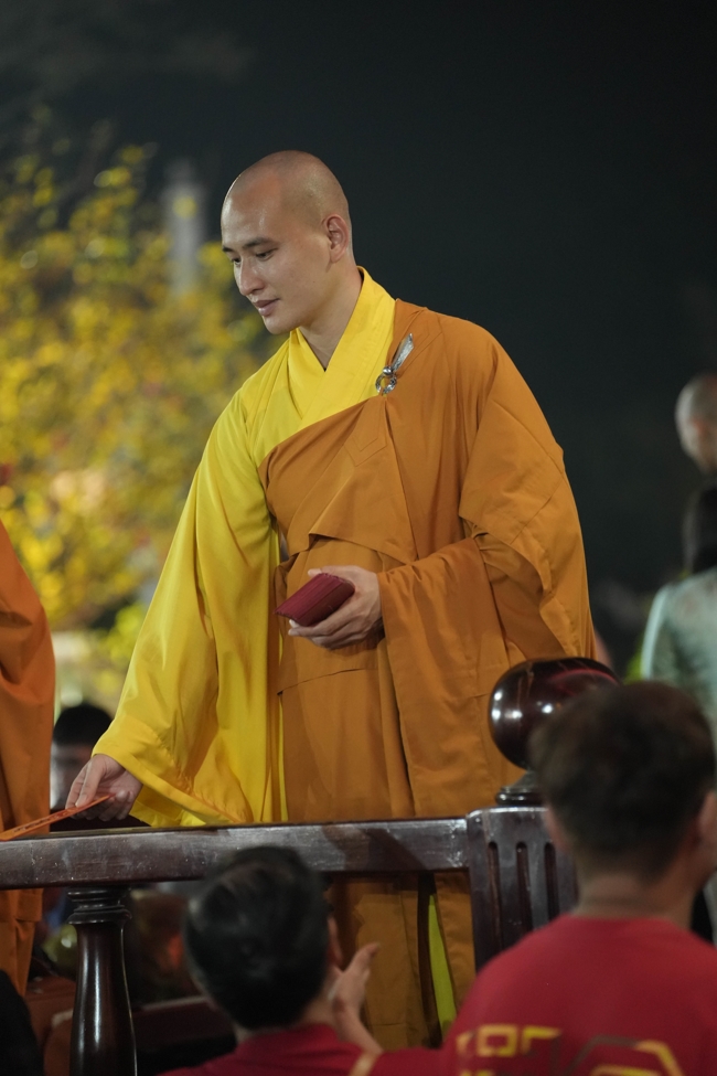 Khai bút đầu xuân và lễ Giao Thừa mừng Xuân Bính Ngọ 2026 - Chùa Hoằng Pháp