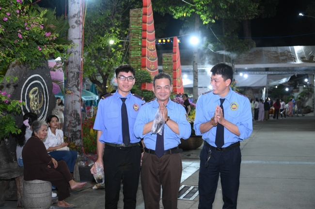 Khai bút đầu xuân và lễ Giao Thừa mừng Xuân Bính Ngọ 2026 - Chùa Hoằng Pháp