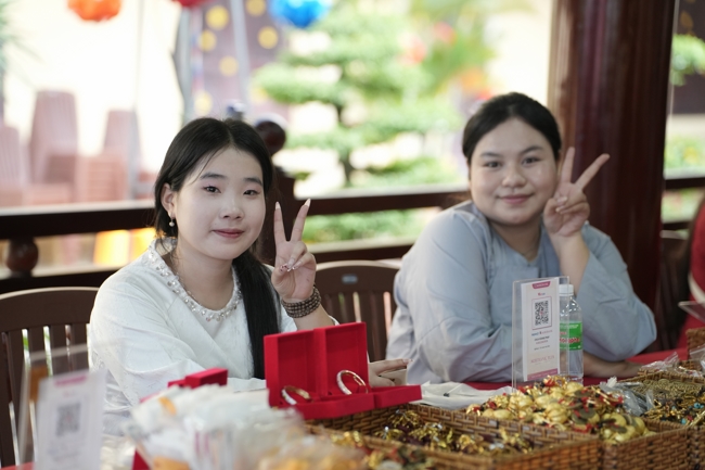 Khai bút đầu xuân và lễ Giao Thừa mừng Xuân Bính Ngọ 2026 - Chùa Hoằng Pháp