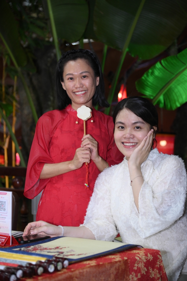 Khai bút đầu xuân và lễ Giao Thừa mừng Xuân Bính Ngọ 2026 - Chùa Hoằng Pháp