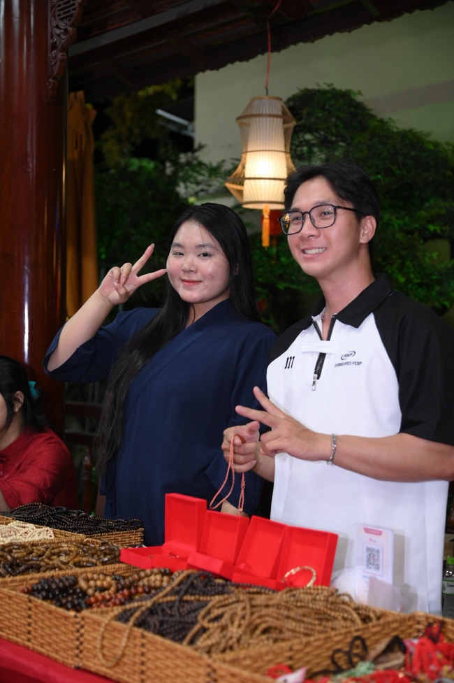 Khai bút đầu xuân và lễ Giao Thừa mừng Xuân Bính Ngọ 2026 - Chùa Hoằng Pháp