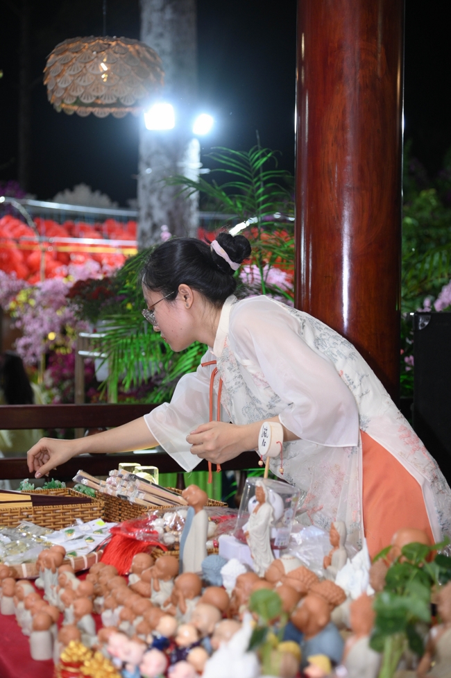 Khai bút đầu xuân và lễ Giao Thừa mừng Xuân Bính Ngọ 2026 - Chùa Hoằng Pháp