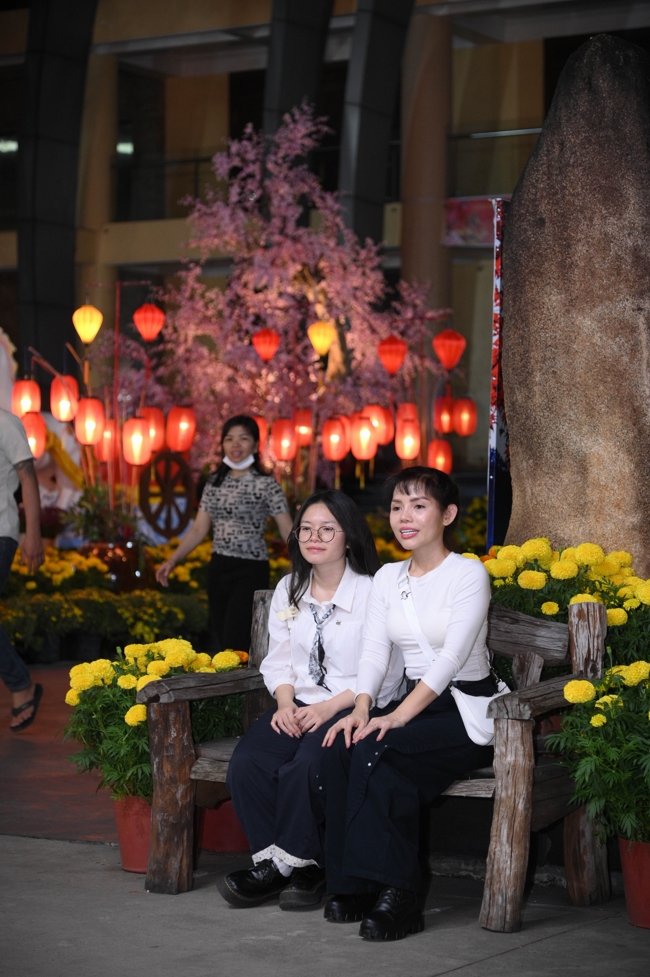 Khai bút đầu xuân và lễ Giao Thừa mừng Xuân Bính Ngọ 2026 - Chùa Hoằng Pháp