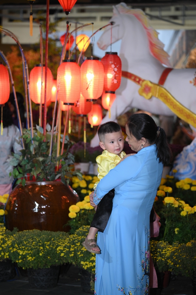 Khai bút đầu xuân và lễ Giao Thừa mừng Xuân Bính Ngọ 2026 - Chùa Hoằng Pháp