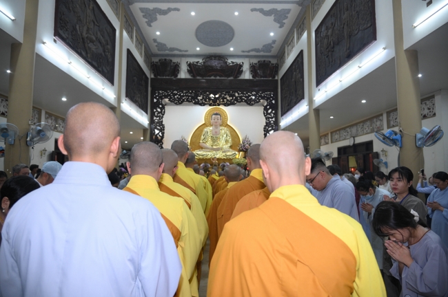 Khai bút đầu xuân và lễ Giao Thừa mừng Xuân Bính Ngọ 2026 - Chùa Hoằng Pháp