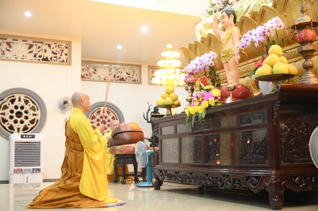 Khai bút đầu xuân và lễ Giao Thừa mừng Xuân Bính Ngọ 2026 - Chùa Hoằng Pháp