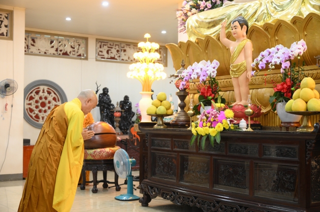 Khai bút đầu xuân và lễ Giao Thừa mừng Xuân Bính Ngọ 2026 - Chùa Hoằng Pháp