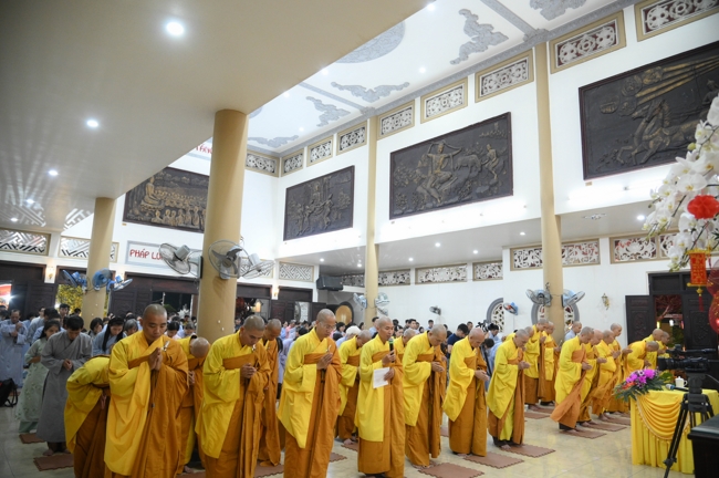 Khai bút đầu xuân và lễ Giao Thừa mừng Xuân Bính Ngọ 2026 - Chùa Hoằng Pháp