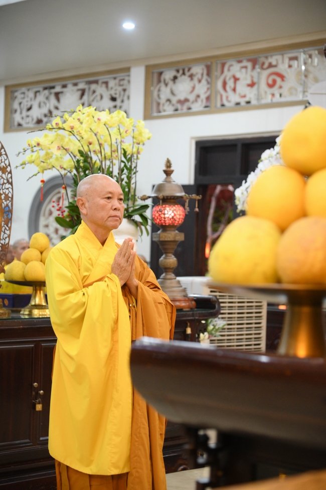 Khai bút đầu xuân và lễ Giao Thừa mừng Xuân Bính Ngọ 2026 - Chùa Hoằng Pháp