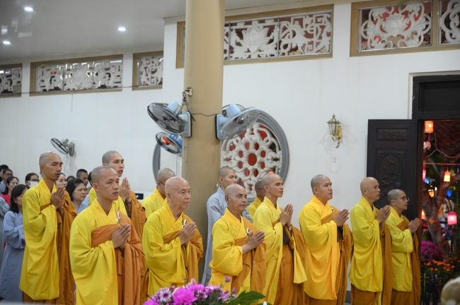 Khai bút đầu xuân và lễ Giao Thừa mừng Xuân Bính Ngọ 2026 - Chùa Hoằng Pháp