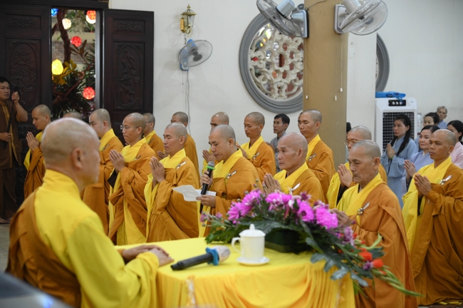 Khai bút đầu xuân và lễ Giao Thừa mừng Xuân Bính Ngọ 2026 - Chùa Hoằng Pháp