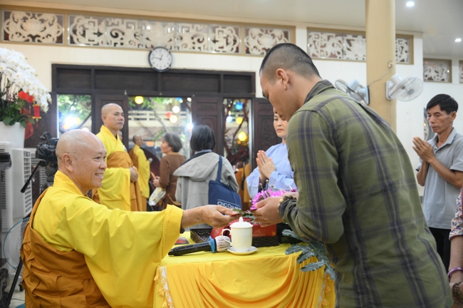 Khai bút đầu xuân và lễ Giao Thừa mừng Xuân Bính Ngọ 2026 - Chùa Hoằng Pháp