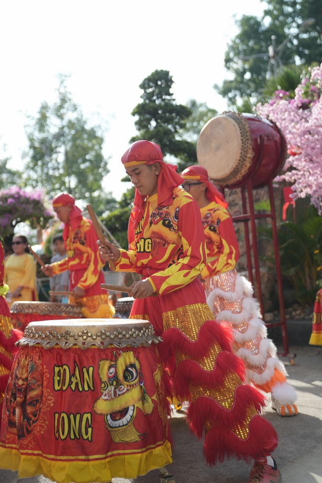Khai bút đầu xuân và lễ Giao Thừa mừng Xuân Bính Ngọ 2026 - Chùa Hoằng Pháp