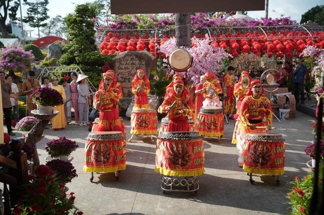 Khai bút đầu xuân và lễ Giao Thừa mừng Xuân Bính Ngọ 2026 - Chùa Hoằng Pháp