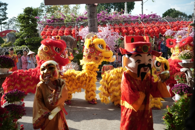 Khai bút đầu xuân và lễ Giao Thừa mừng Xuân Bính Ngọ 2026 - Chùa Hoằng Pháp