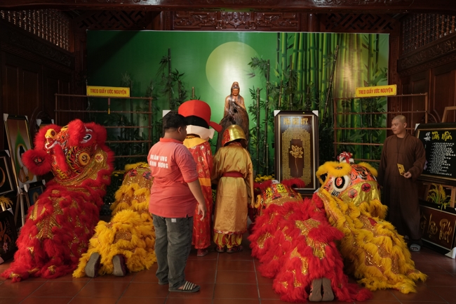 Khai bút đầu xuân và lễ Giao Thừa mừng Xuân Bính Ngọ 2026 - Chùa Hoằng Pháp