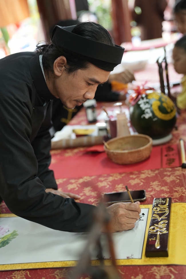 Khai bút đầu xuân và lễ Giao Thừa mừng Xuân Bính Ngọ 2026 - Chùa Hoằng Pháp