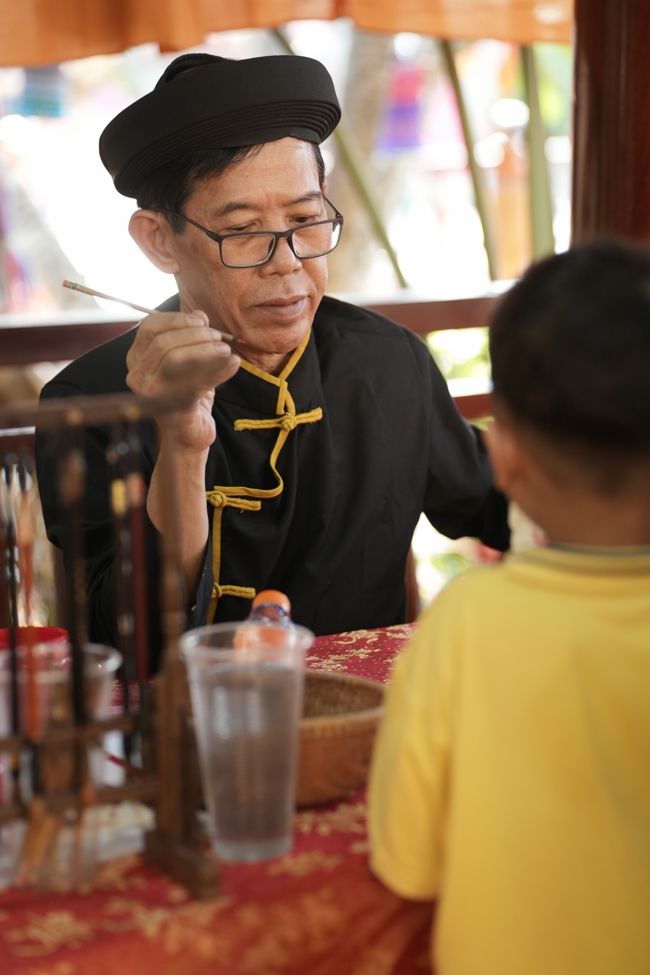 Khai bút đầu xuân và lễ Giao Thừa mừng Xuân Bính Ngọ 2026 - Chùa Hoằng Pháp