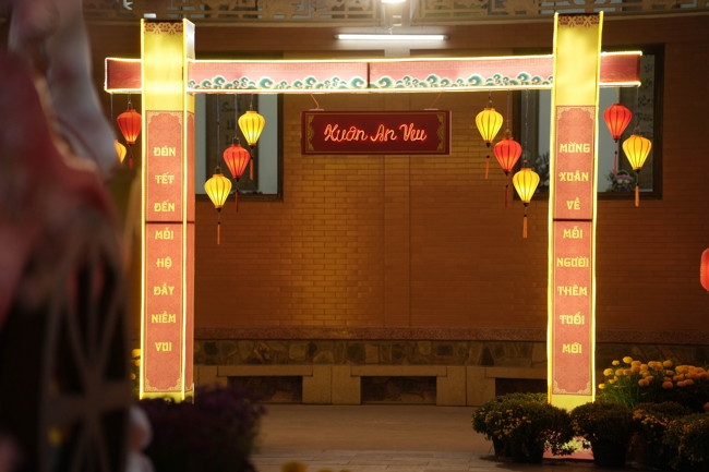 Khai bút đầu xuân và lễ Giao Thừa mừng Xuân Bính Ngọ 2026 - Chùa Hoằng Pháp