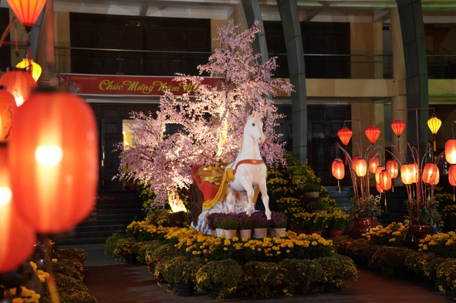 Khai bút đầu xuân và lễ Giao Thừa mừng Xuân Bính Ngọ 2026 - Chùa Hoằng Pháp